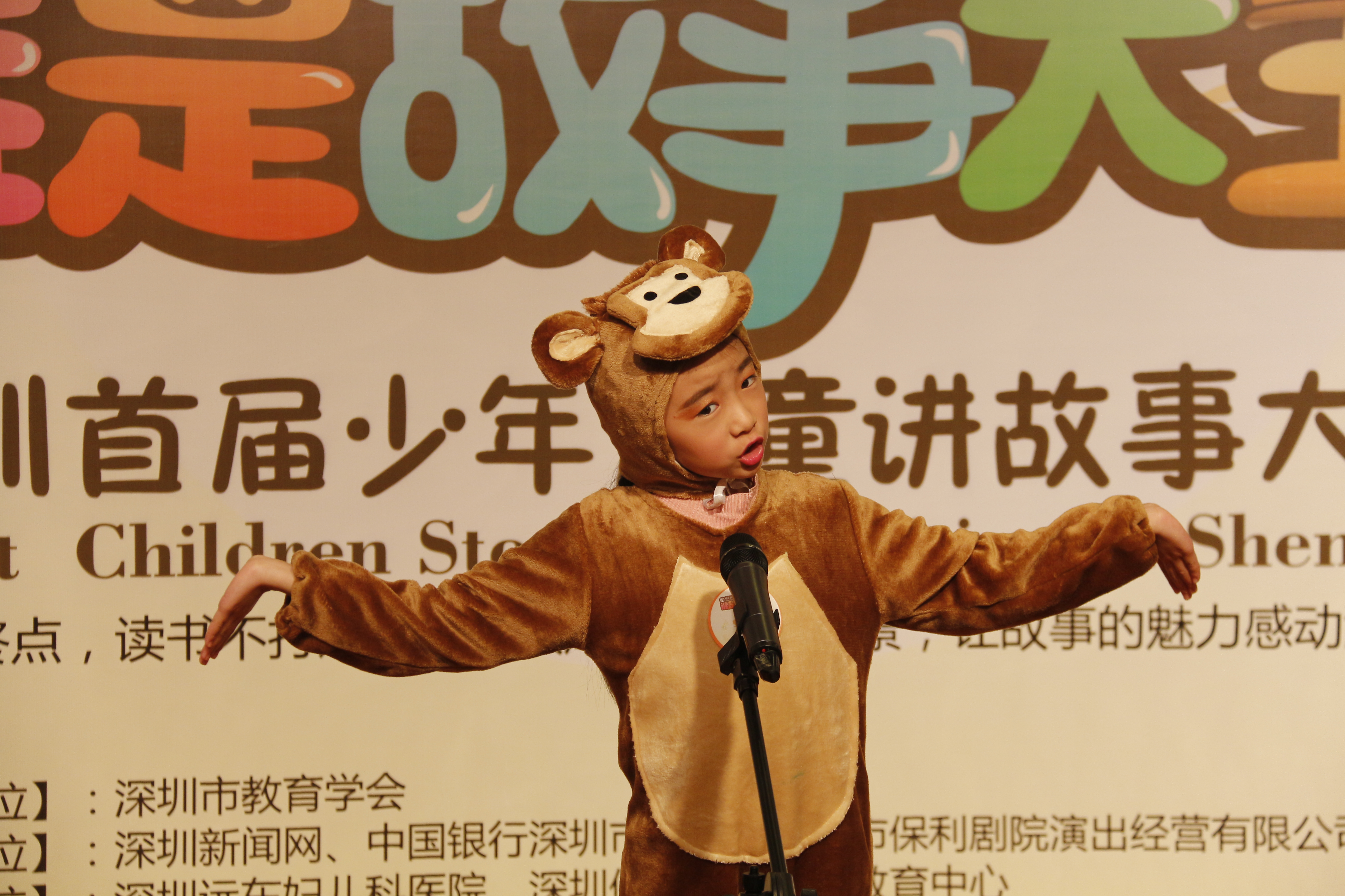表情、動(dòng)作、著裝、演講面面俱到